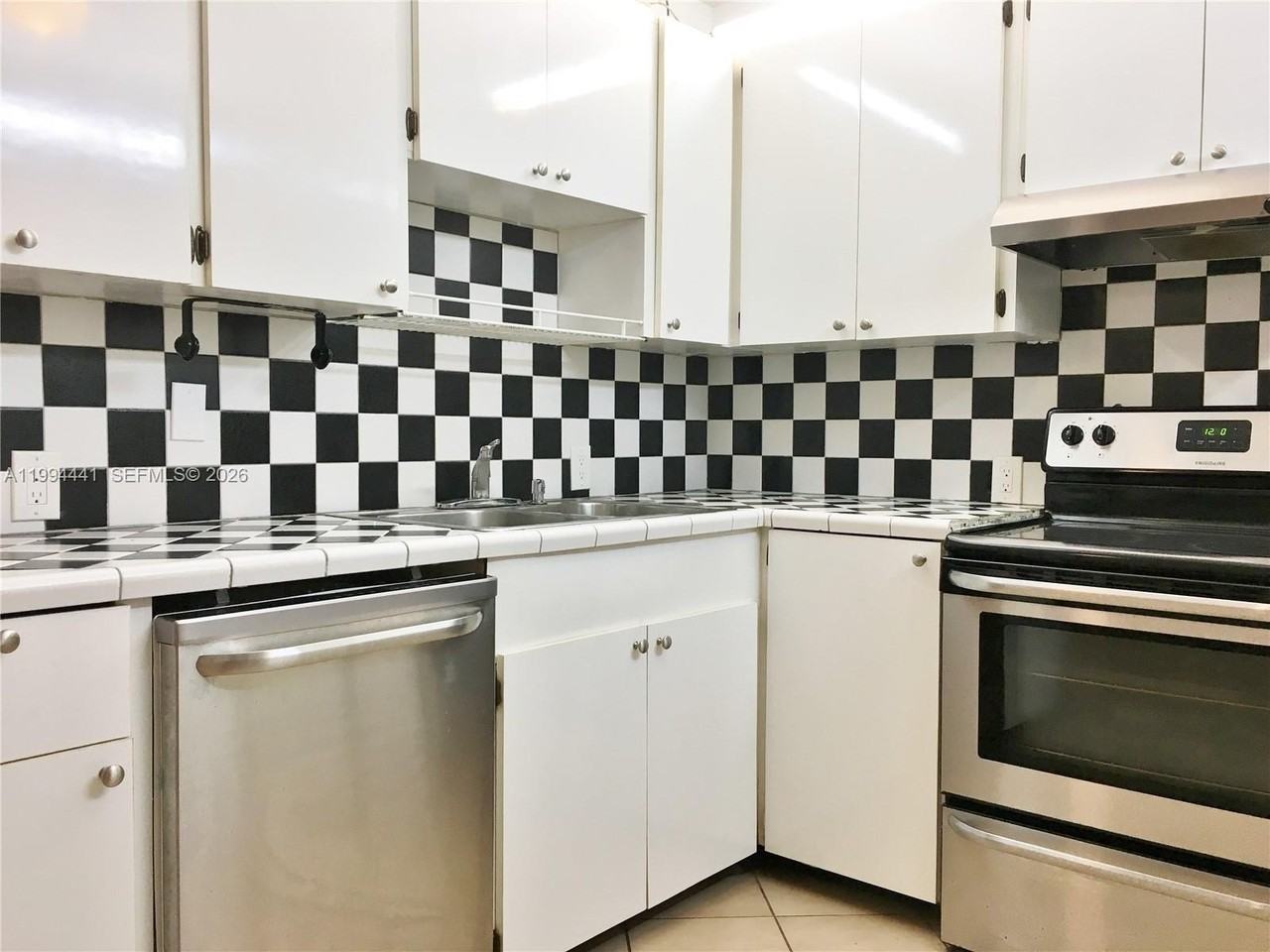 5831 Sw 62nd St #WEST - Photo 6 of 16