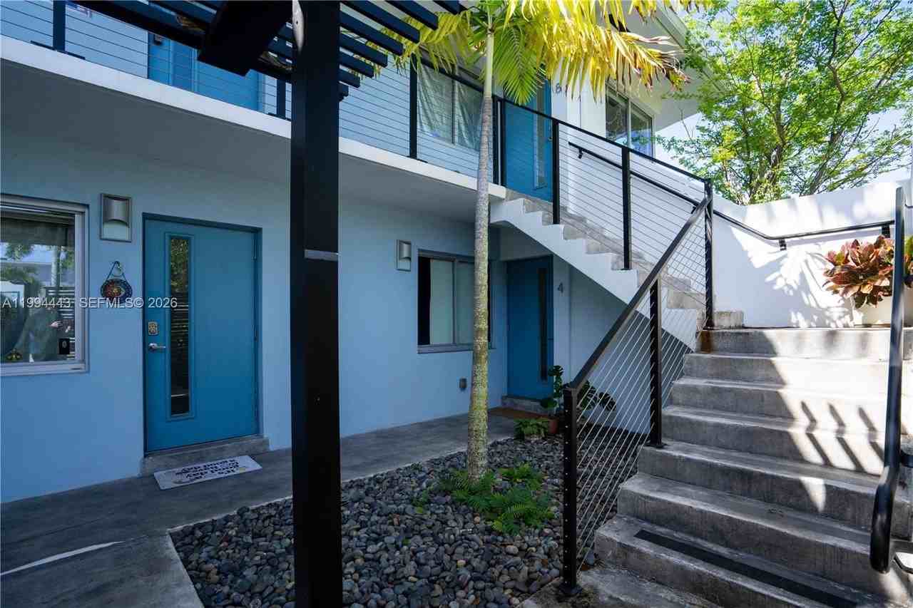 2400 Ne 26th St #5 - Photo 4 of 6