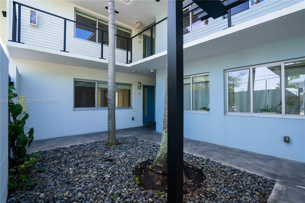 2400 Ne 26th St #5 - Photo 5 of 6