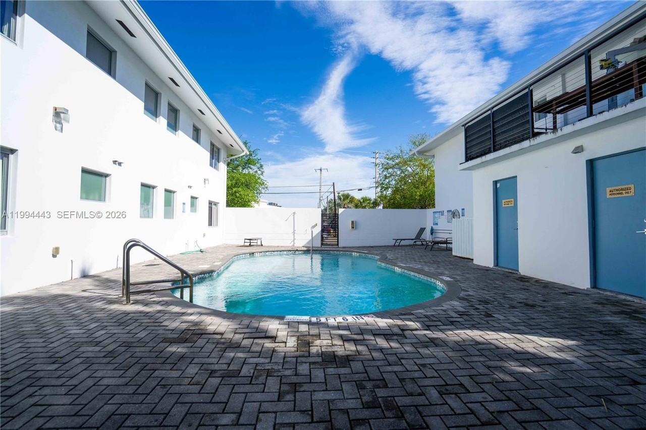 2400 Ne 26th St #5 - Photo 6 of 6