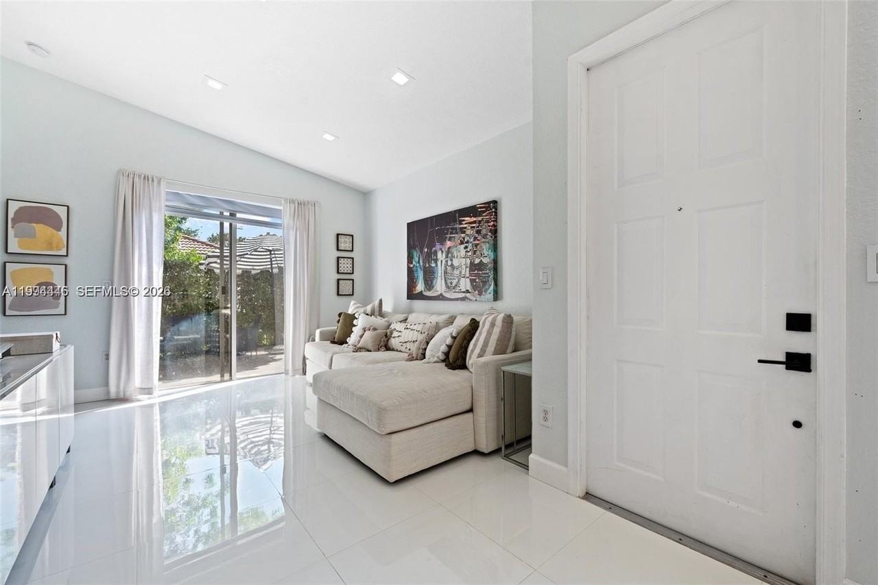 18755 Sw 27th Ct #NONE - Photo 4 of 25