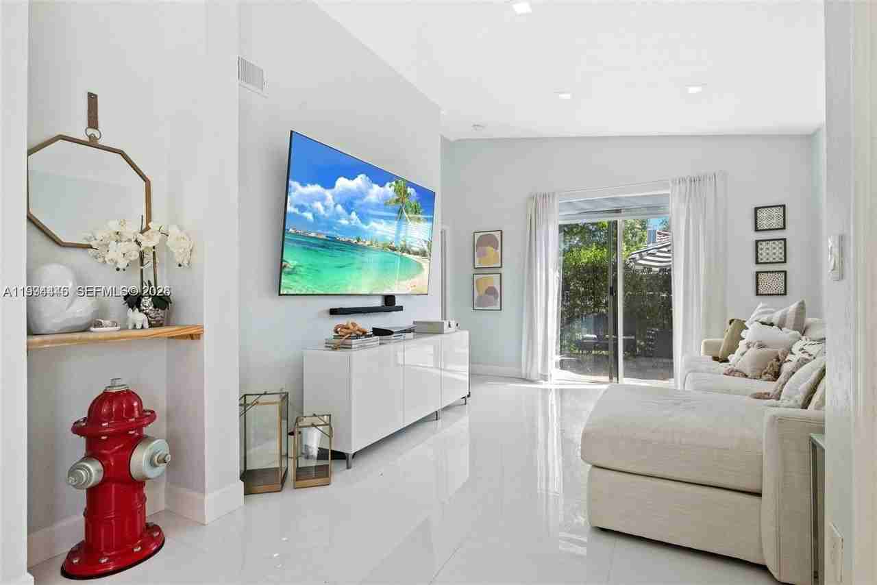 18755 Sw 27th Ct #NONE - Photo 5 of 25