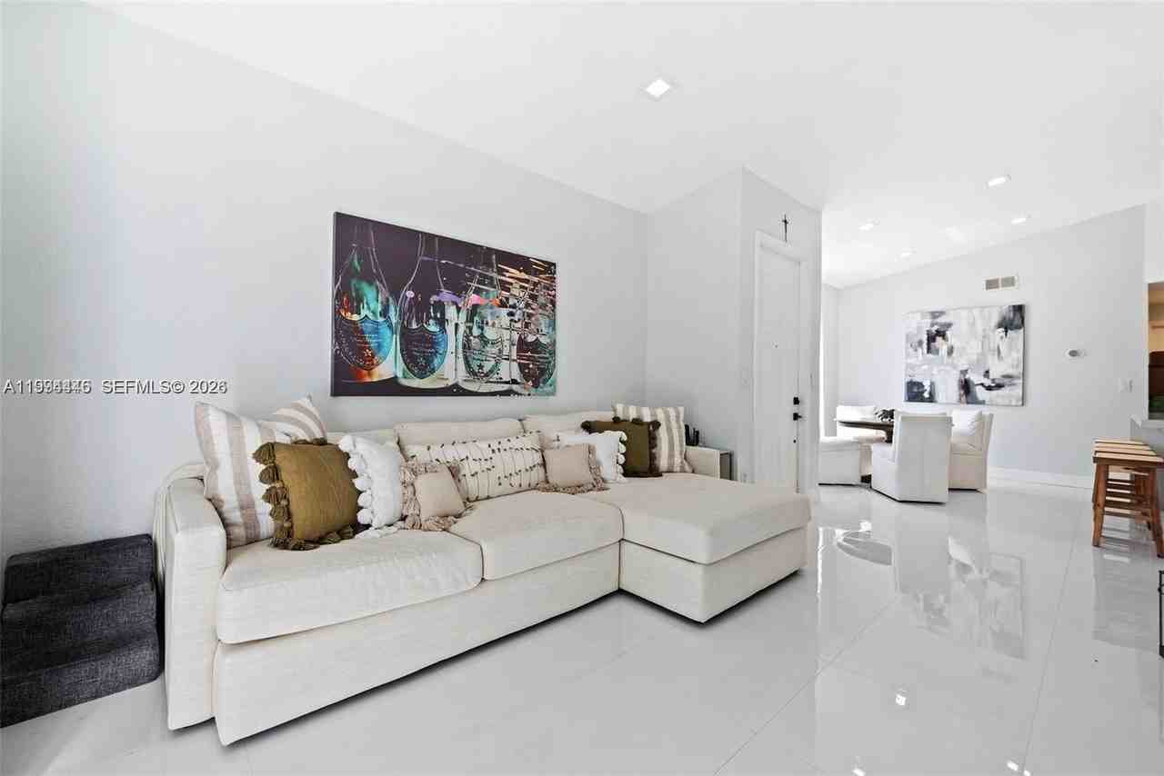 18755 Sw 27th Ct #NONE - Photo 6 of 25