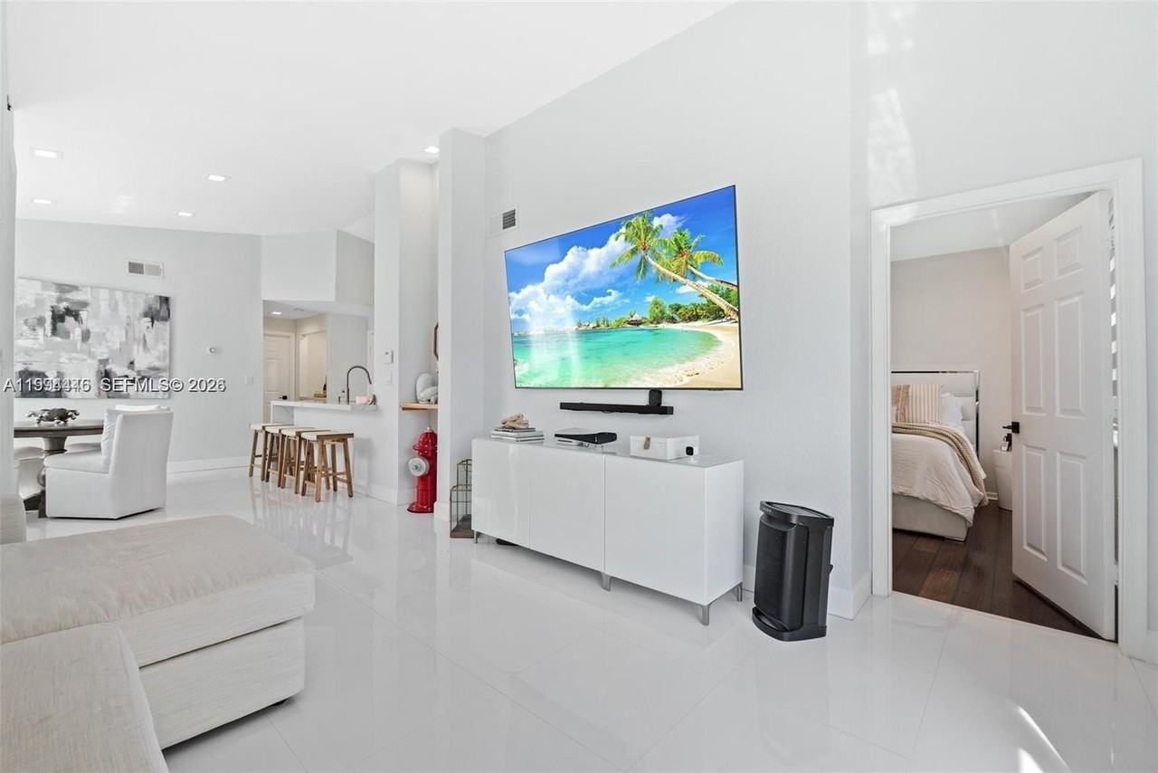 18755 Sw 27th Ct #NONE - Photo 7 of 25