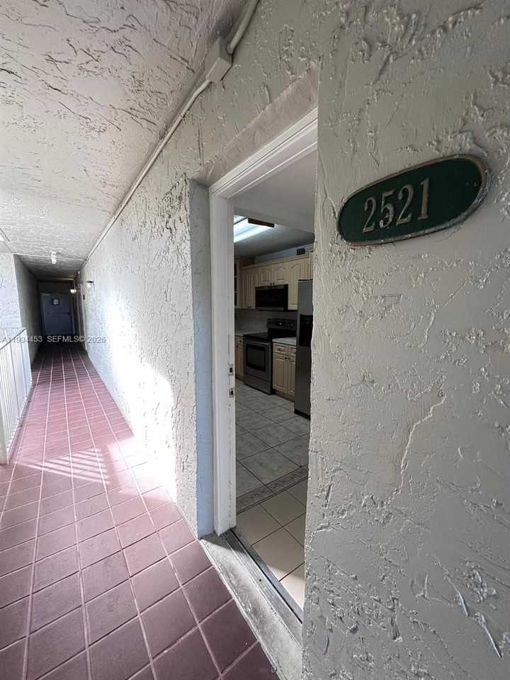 10000 Nw 80th Ct #2521 - Photo 3 of 28