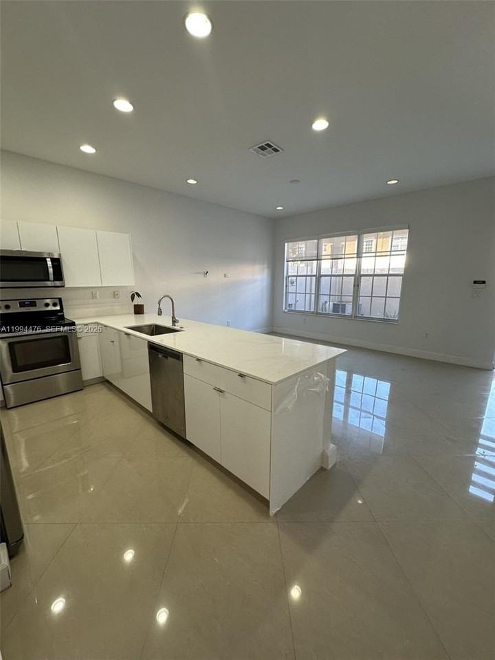 14623 Sw 7th St #4-12 - Photo 2 of 23