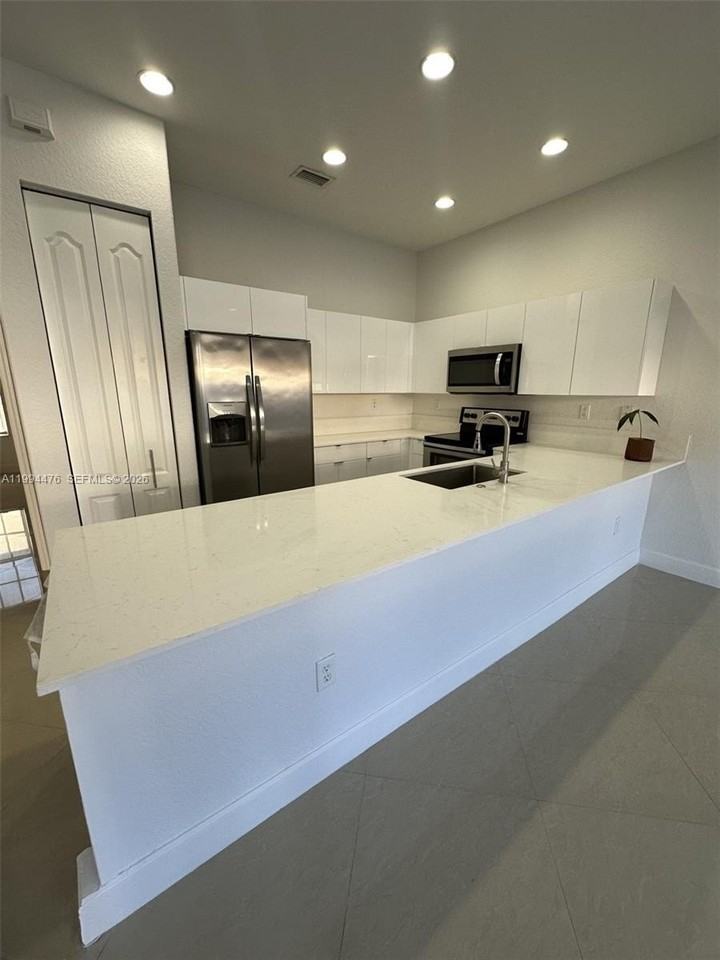 14623 Sw 7th St #4-12 - Photo 3 of 23