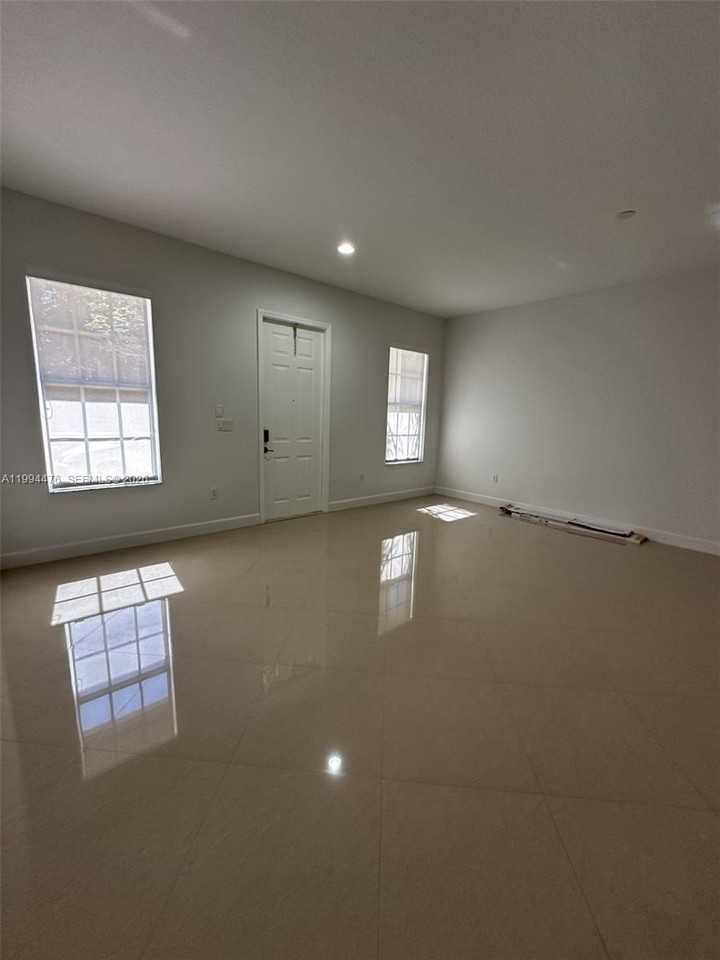 14623 Sw 7th St #4-12 - Photo 5 of 23