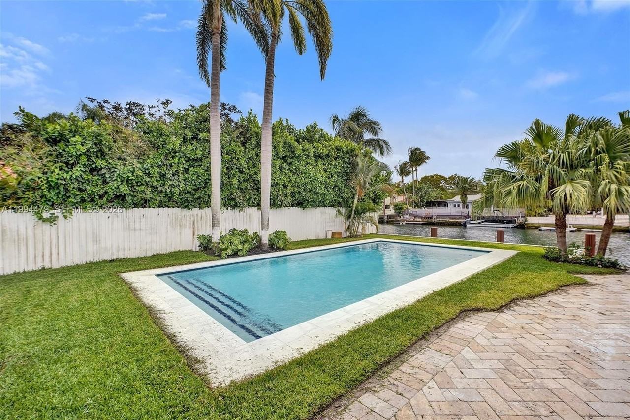 12478 N Bayshore Dr - Photo 3 of 50