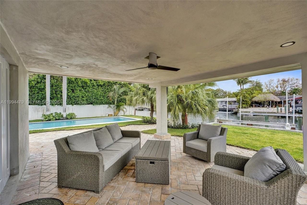 12478 N Bayshore Dr - Photo 4 of 50