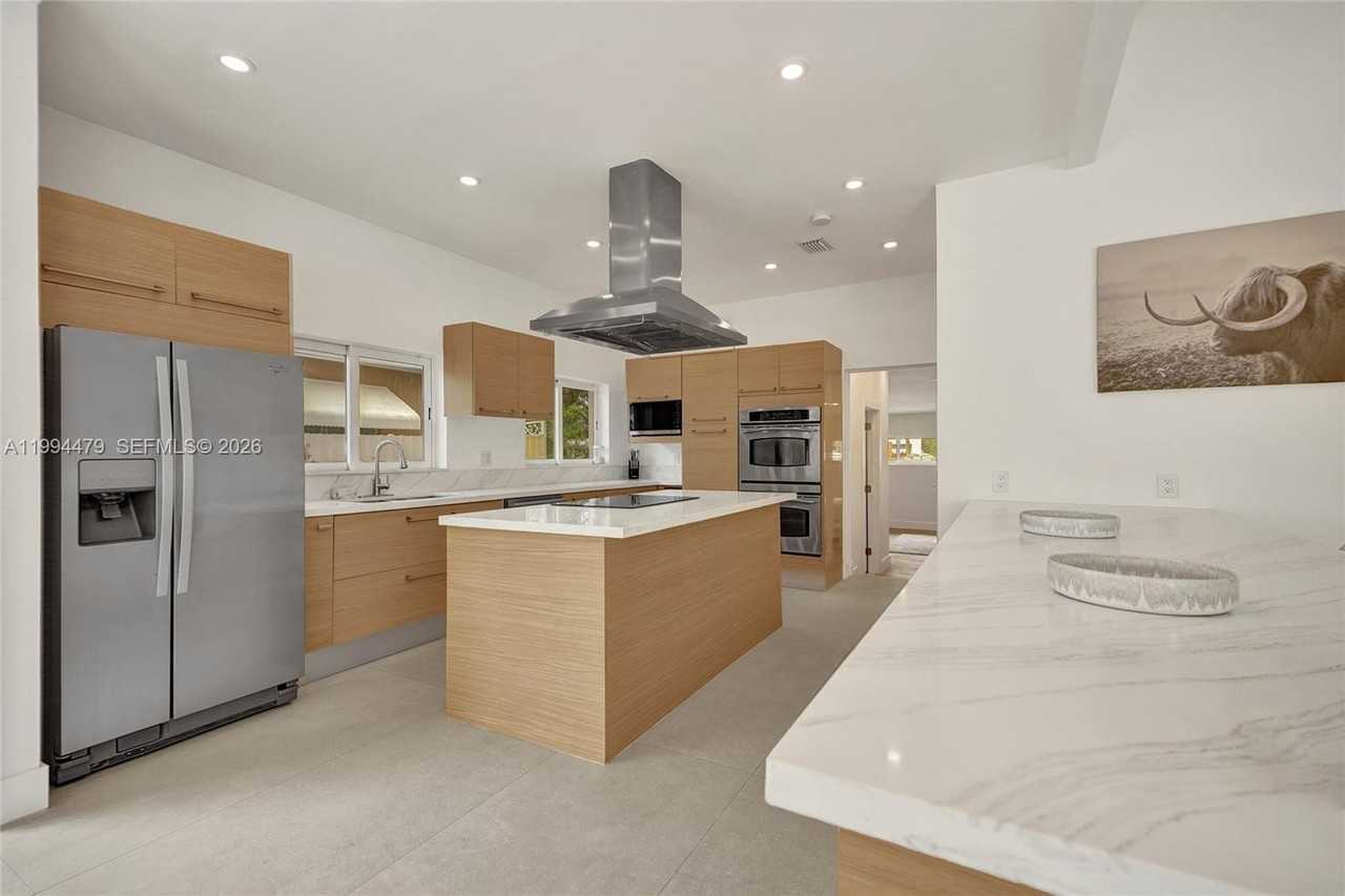 12478 N Bayshore Dr - Photo 5 of 50