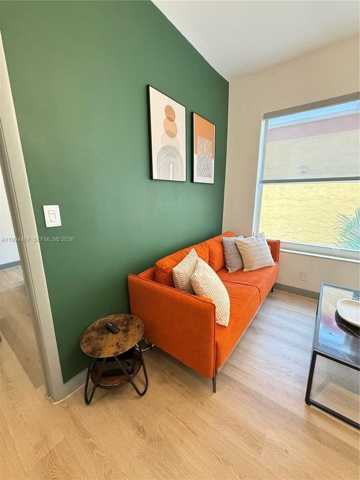 1320 Drexel Ave #302 - Photo 2 of 22