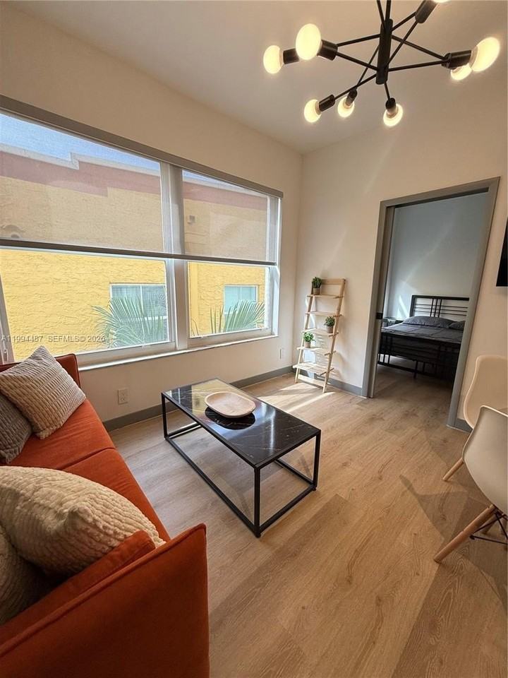 1320 Drexel Ave #302 - Photo 3 of 22