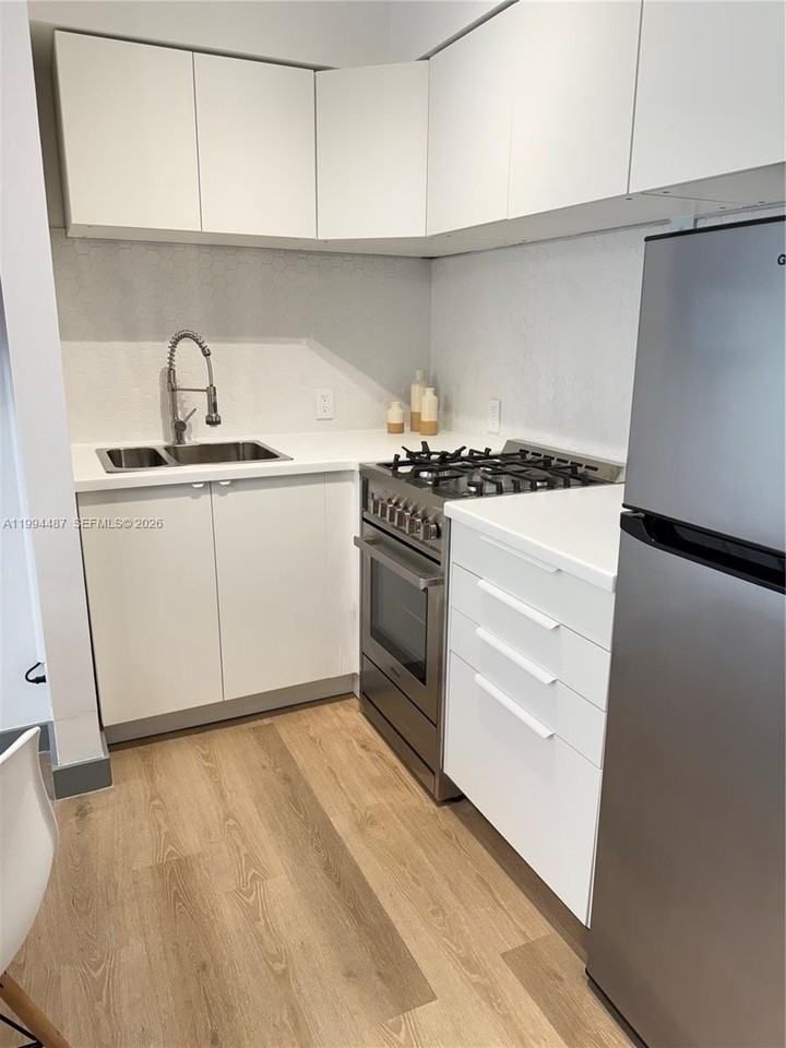 1320 Drexel Ave #302 - Photo 6 of 22