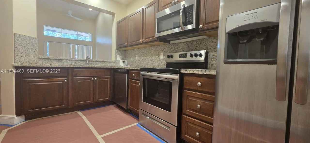 1078 Sw 158th Way #3-3 - Photo 5 of 29