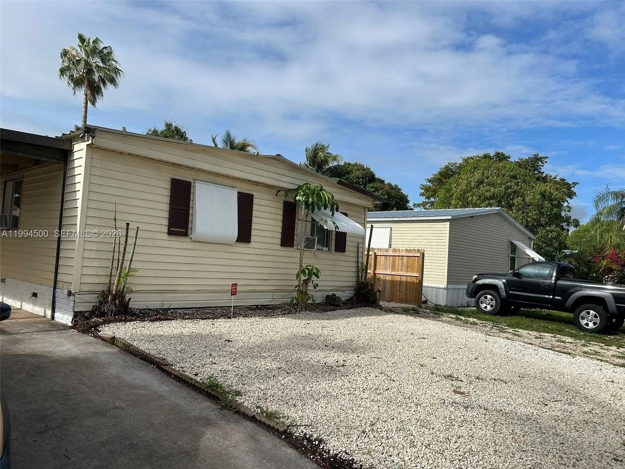 11942 N Branch Rd - Photo 2 of 32