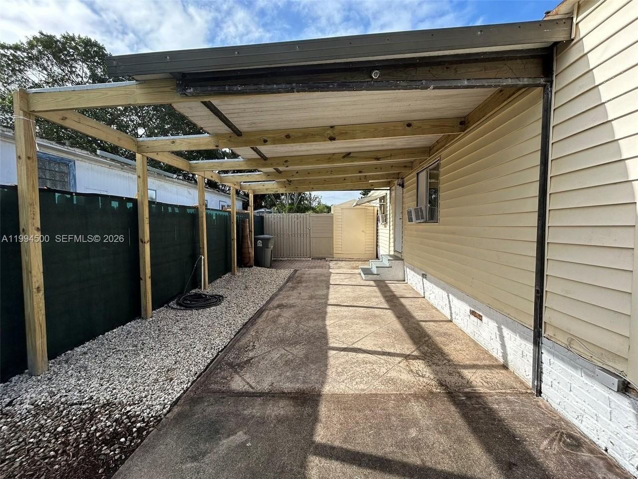 11942 N Branch Rd - Photo 3 of 32