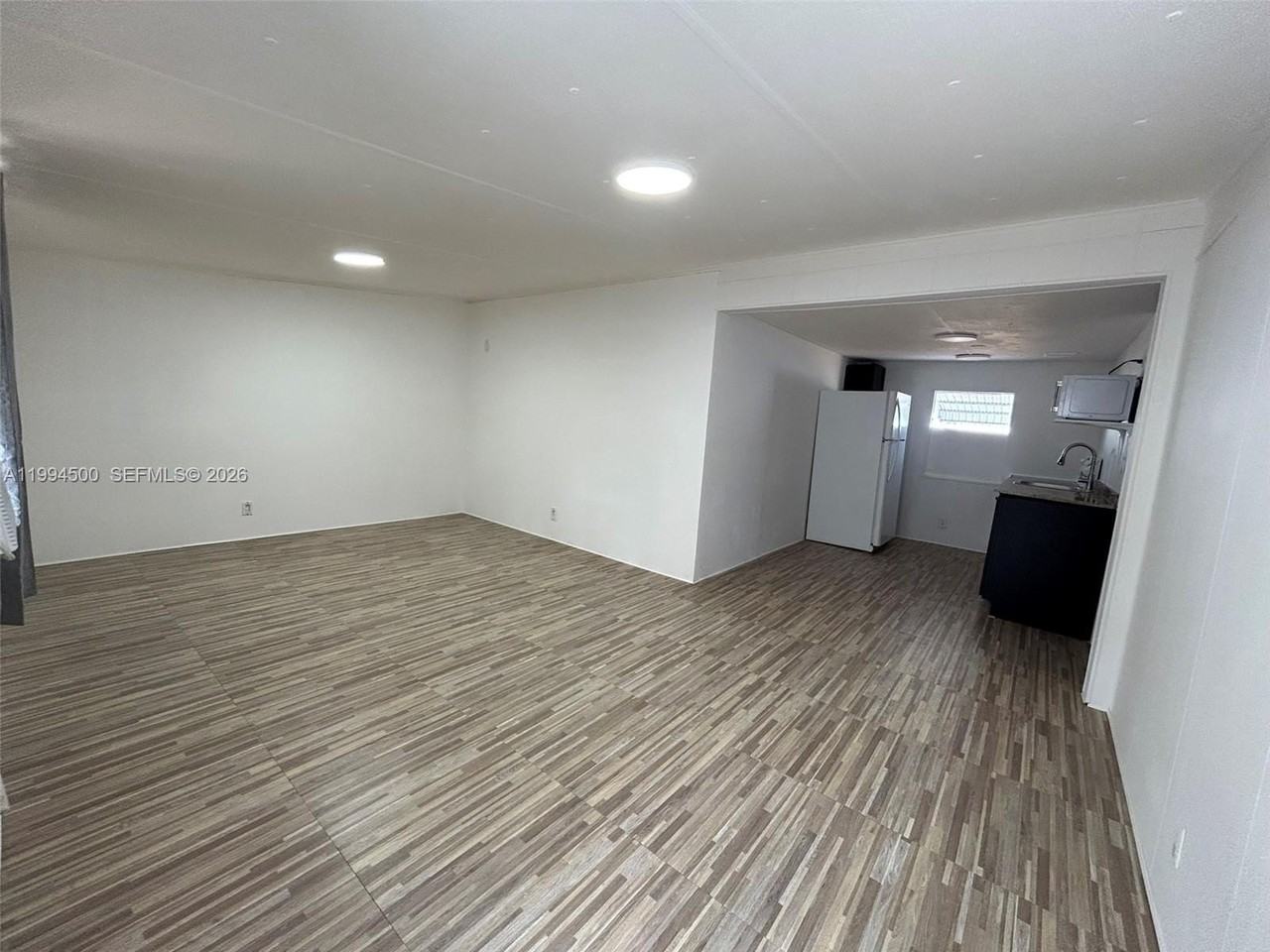 11942 N Branch Rd - Photo 5 of 32