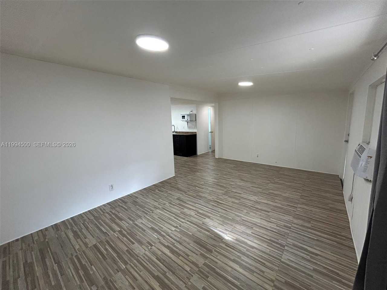 11942 N Branch Rd - Photo 6 of 32