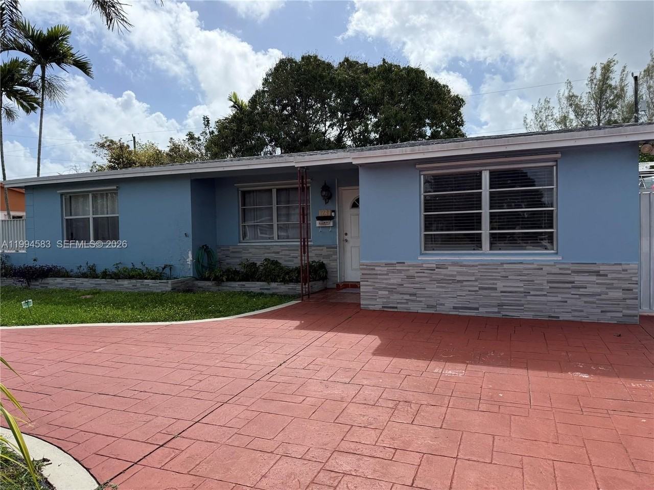 1230 North Dr - Photo 2 of 12