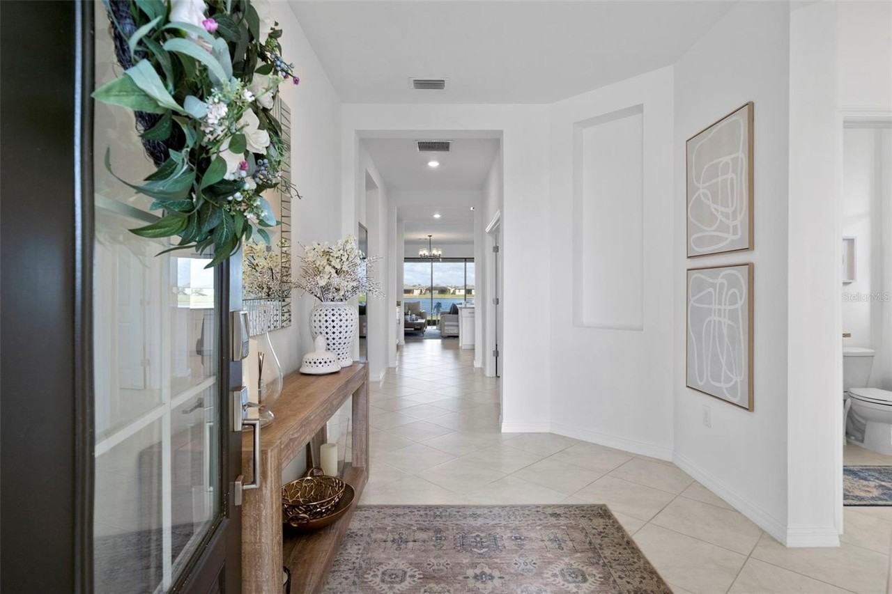 1889 Saddlewood Cir - Photo 3 of 30