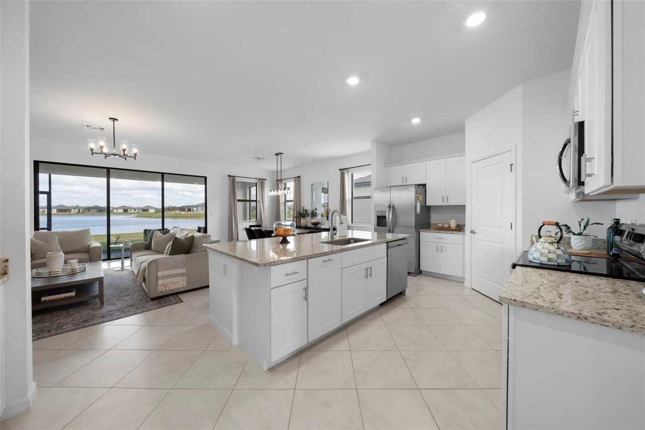 1889 Saddlewood Cir - Photo 5 of 30