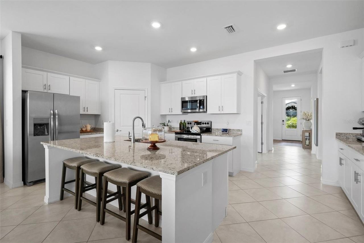 1889 Saddlewood Cir - Photo 6 of 30