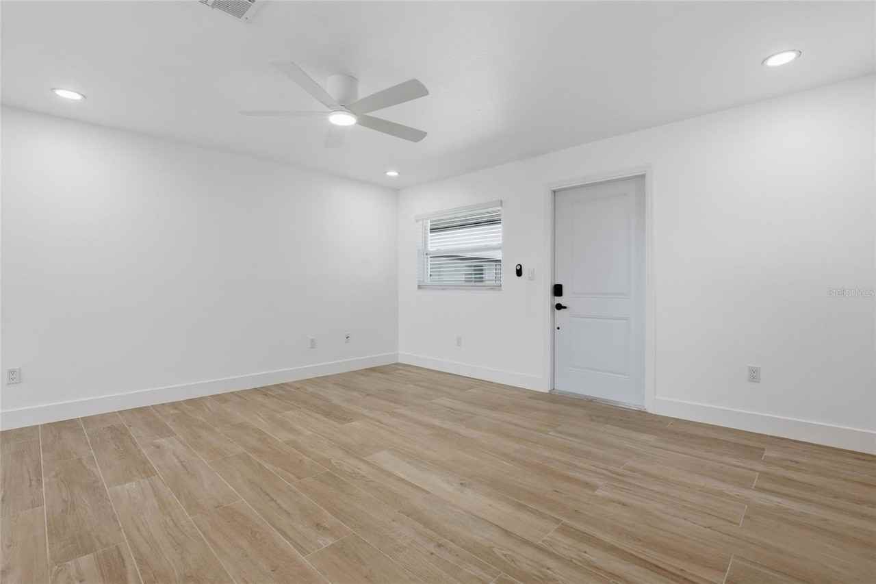 4460 Oakley St - Photo 3 of 18