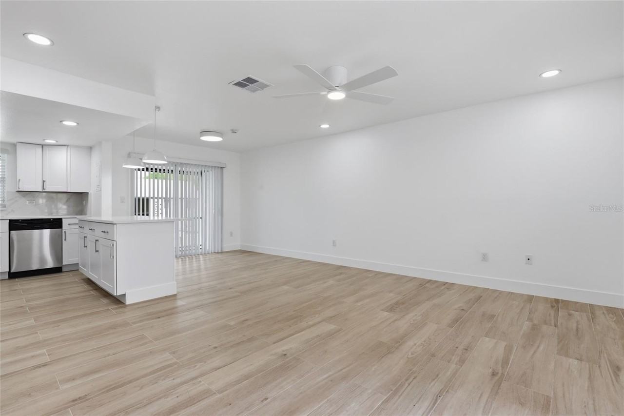 4460 Oakley St - Photo 4 of 18