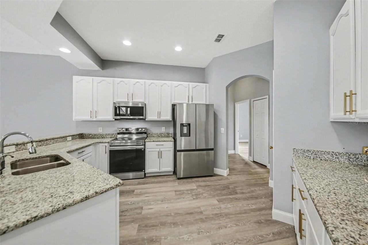 7005 Winding Lake Cir - Photo 7 of 24