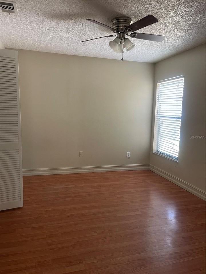 1618 Bobolink Ln - Photo 4 of 14