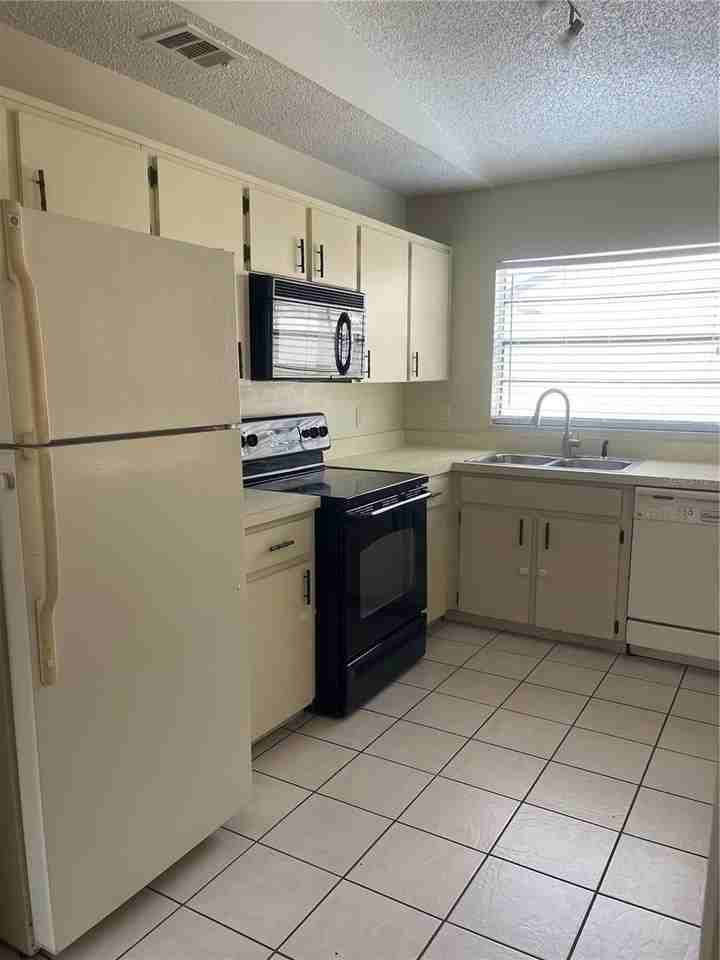 1618 Bobolink Ln - Photo 6 of 14