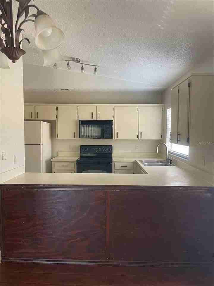 1618 Bobolink Ln - Photo 7 of 14