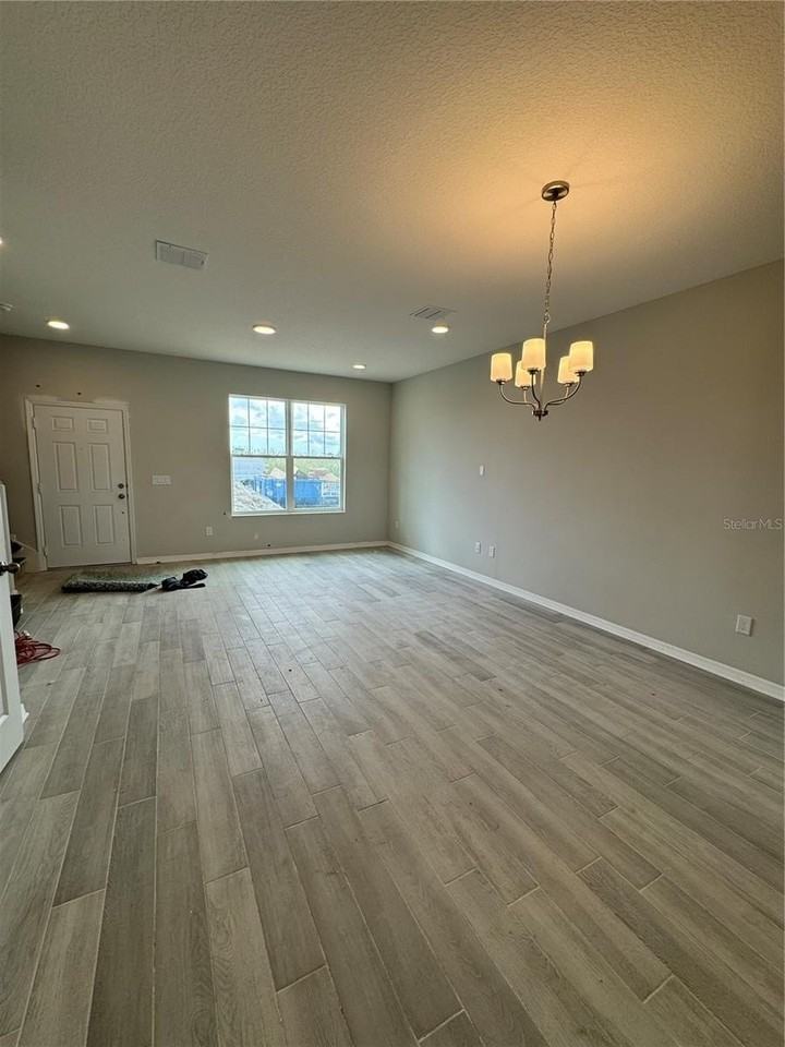 12118 Plumpton Dr - Photo 4 of 24