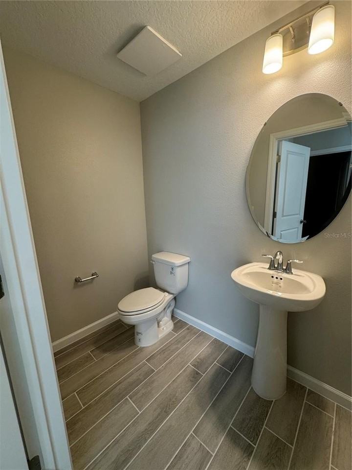 12118 Plumpton Dr - Photo 5 of 24