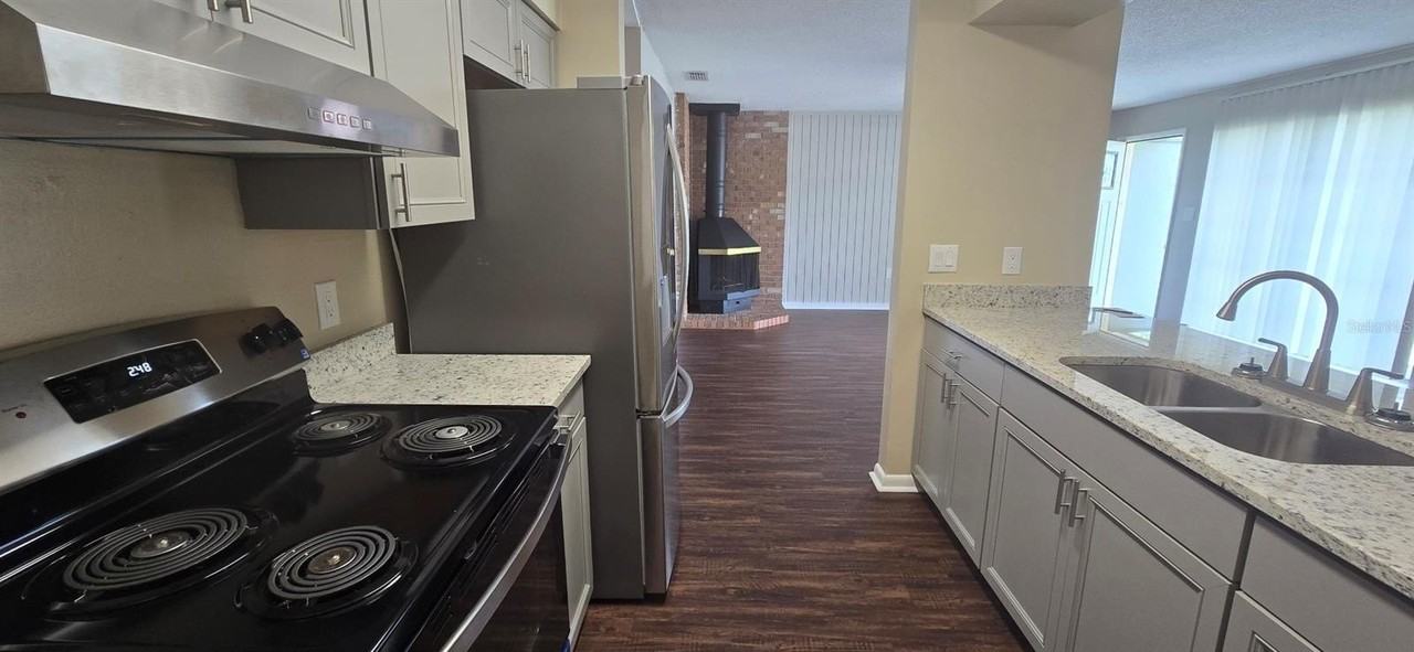 4050 Se 22nd Ave #A - Photo 3 of 15