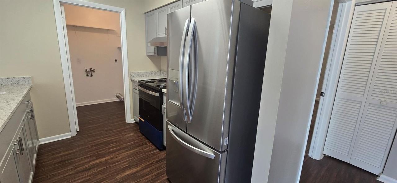 4050 Se 22nd Ave #A - Photo 4 of 15