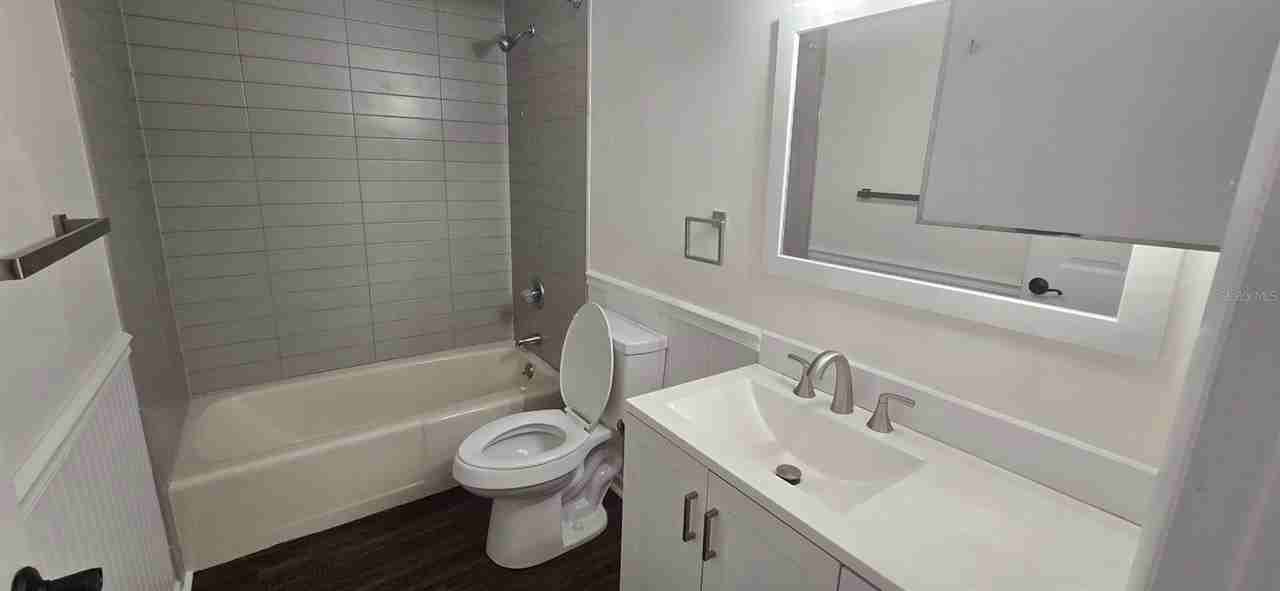 4050 Se 22nd Ave #A - Photo 5 of 15