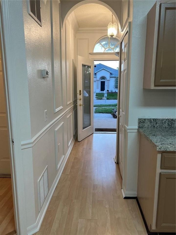 27452 Sky Lake Cir - Photo 3 of 18