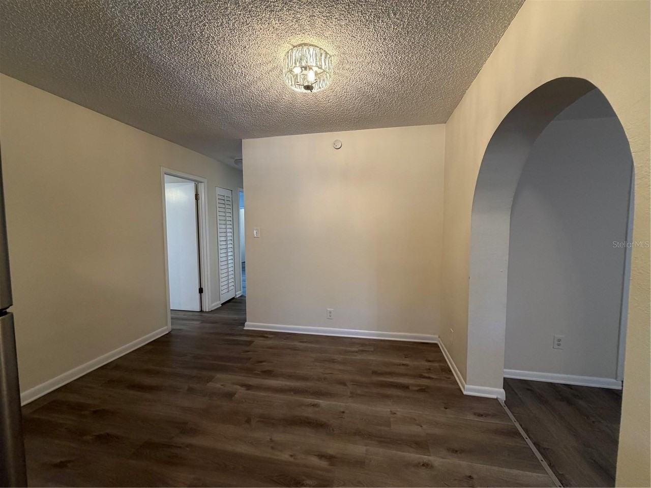 1740 W Walnut St - Photo 5 of 28