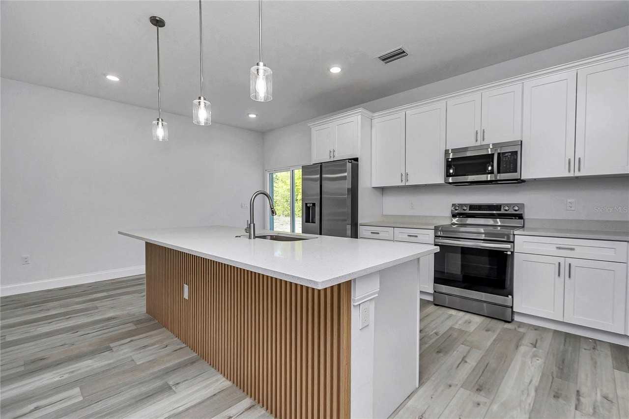 16276 Sw 17th Terrace Rd - Photo 2 of 44