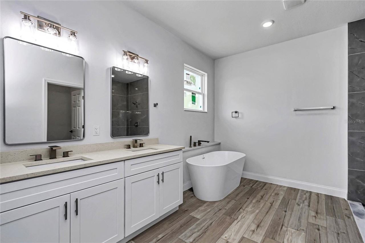 16276 Sw 17th Terrace Rd - Photo 5 of 44