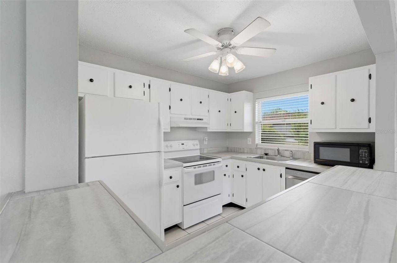 9992 86th St - Photo 3 of 48