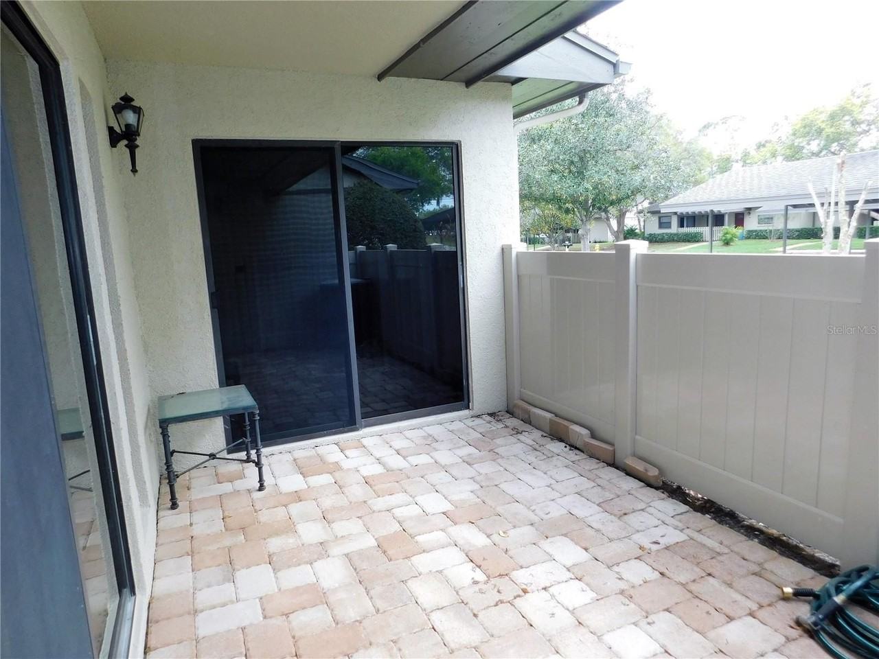 160 Joanne Pl - Photo 4 of 35