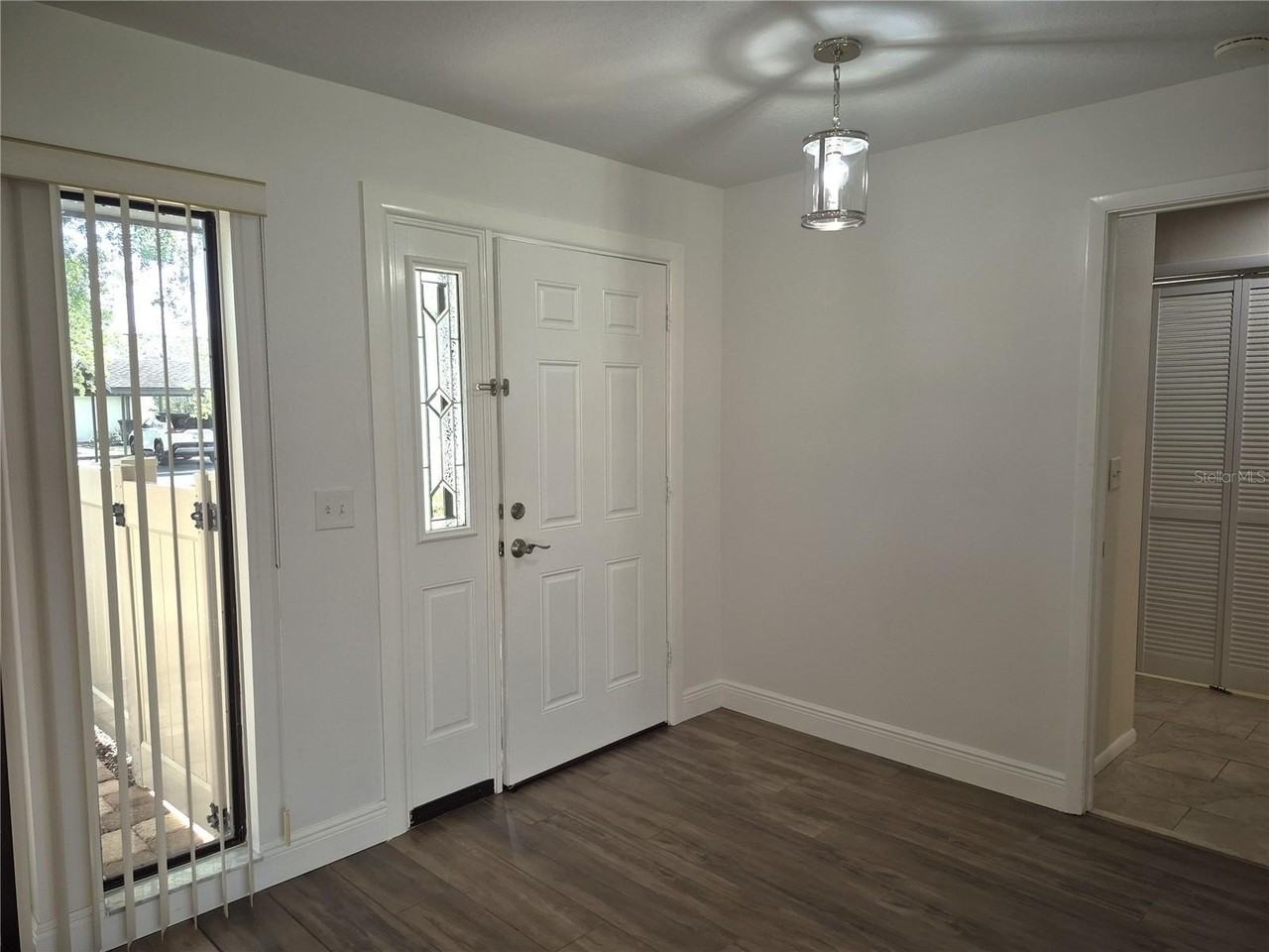 160 Joanne Pl - Photo 5 of 35