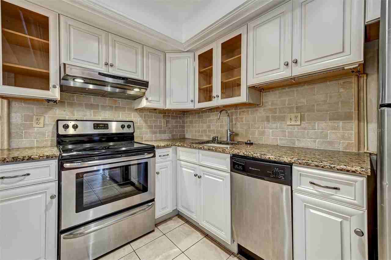 2833 Orange Tree Cir N #C - Photo 3 of 32