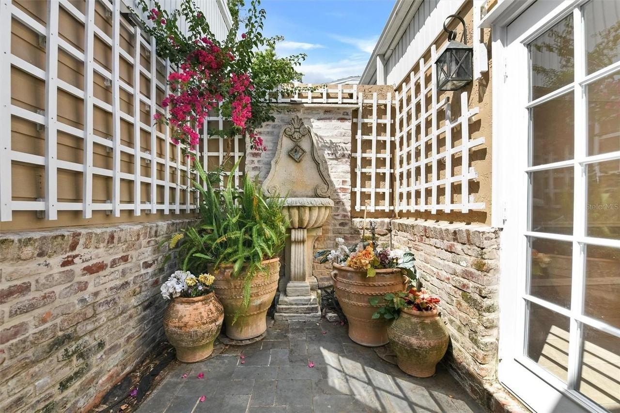 2833 Orange Tree Cir N #C - Photo 4 of 32