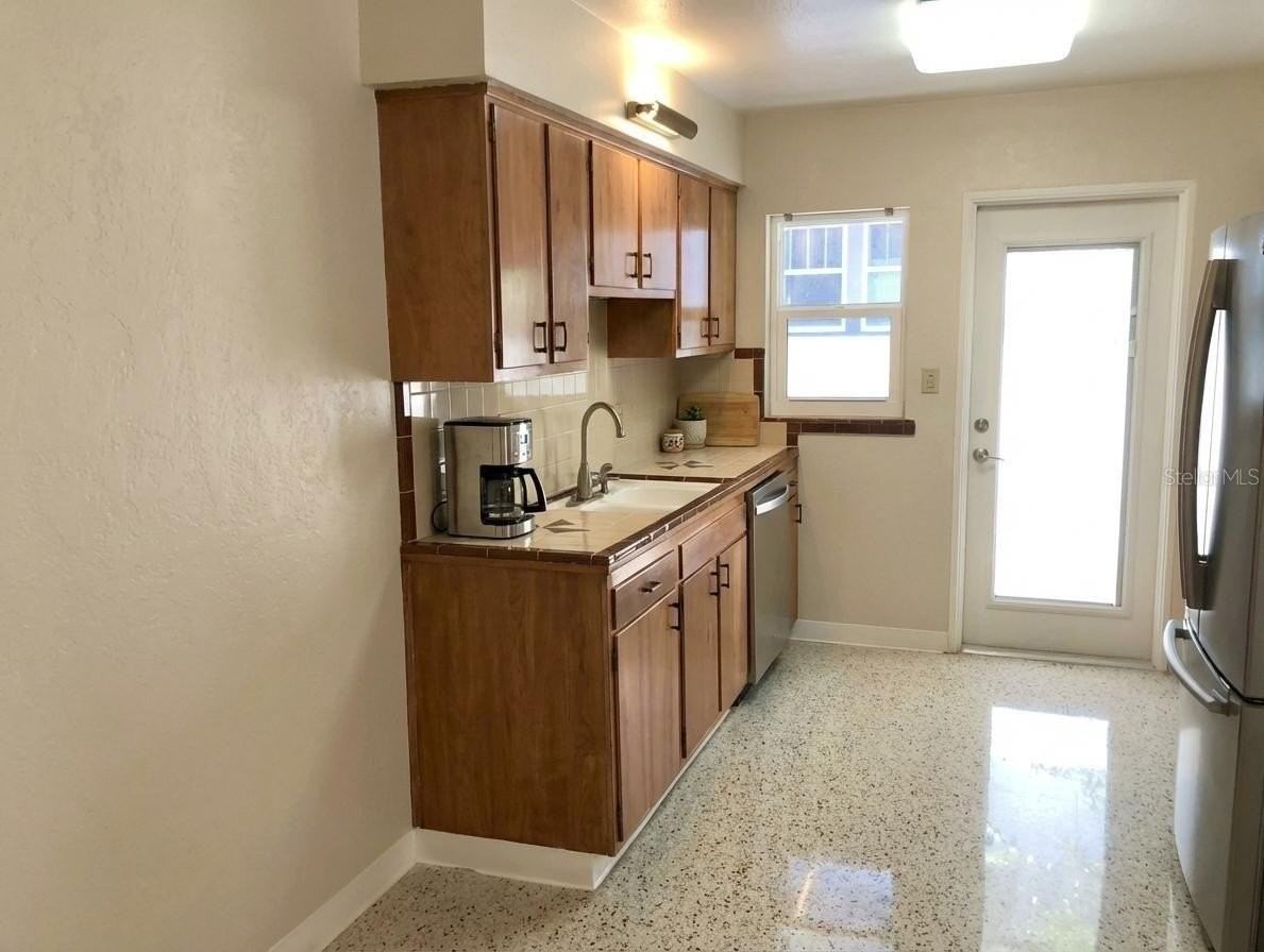 807 26th Ave N - Photo 6 of 30