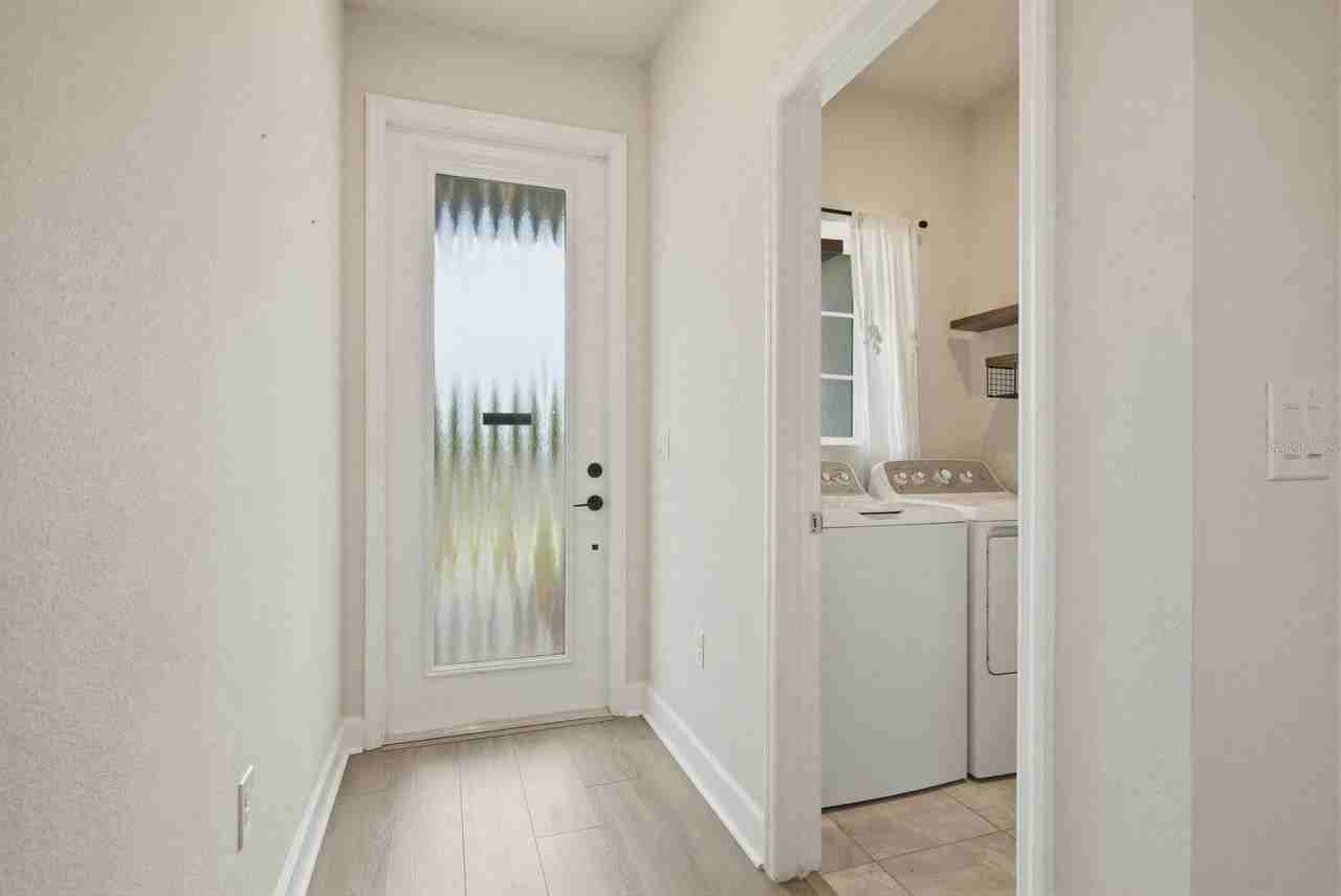 19056 Heavenside Ct - Photo 4 of 28