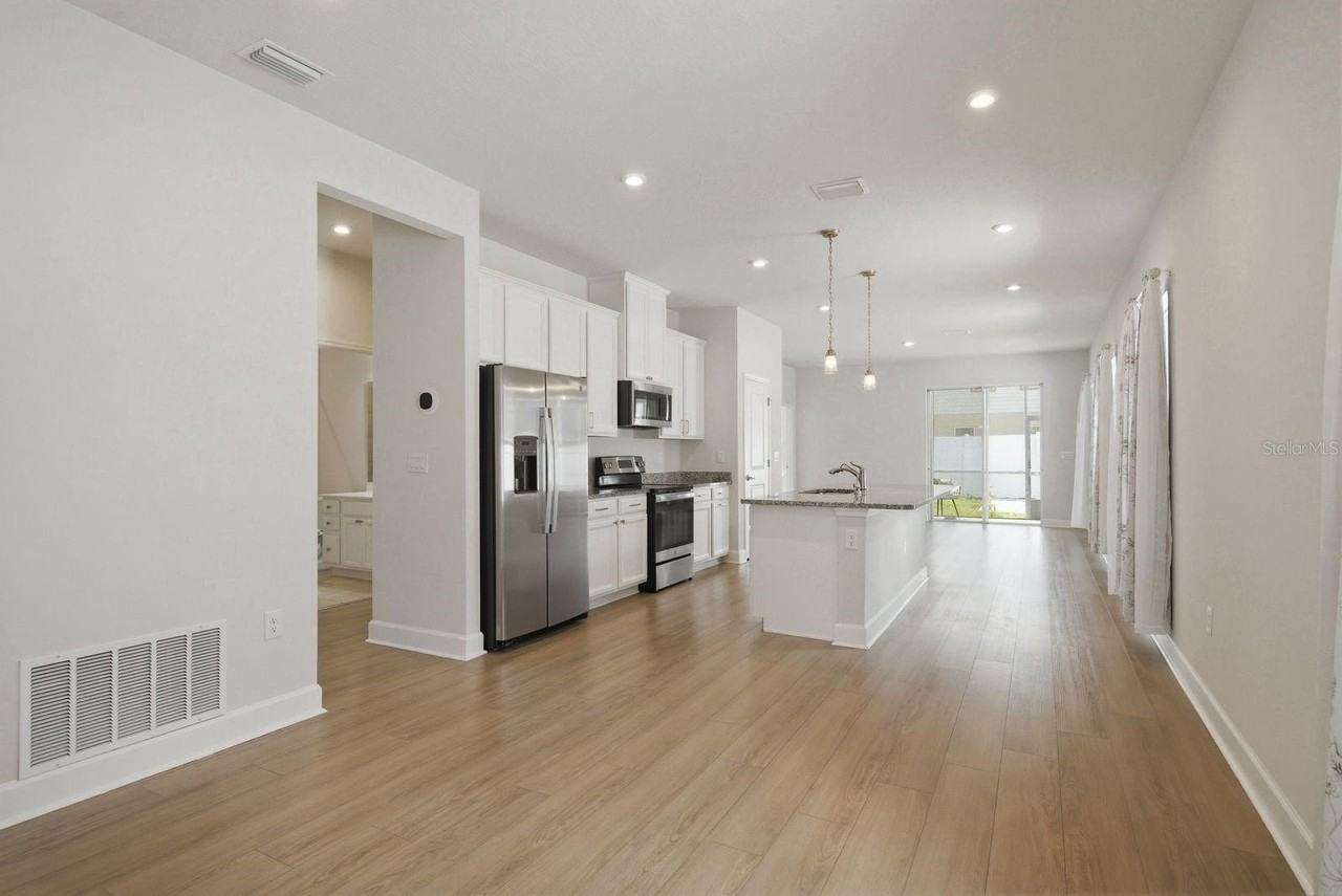 19056 Heavenside Ct - Photo 5 of 28